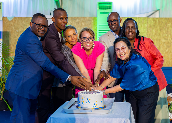 UR senior management joined the outgoing Embassy of Sweden delegation in cutting a commemorative cake to celebrate their longstanding partnership.png
